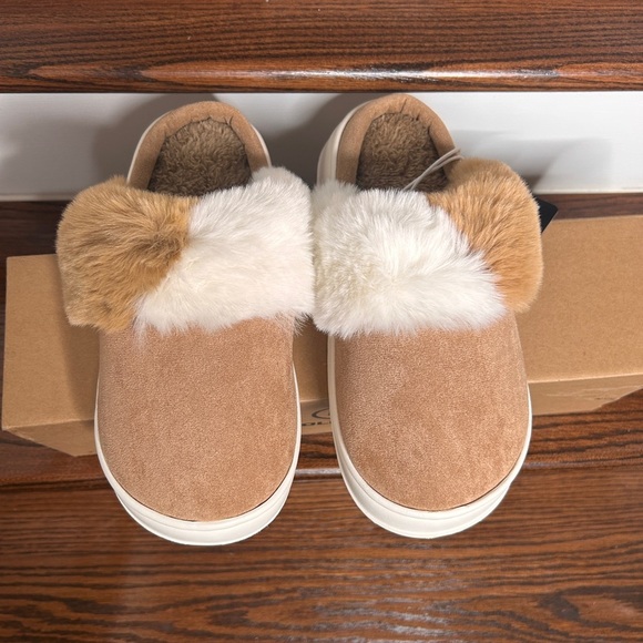 Shoes - Women’s Slippers Fuzzy - Soloever, NEW, US 7.5-8.5, EU 38-39